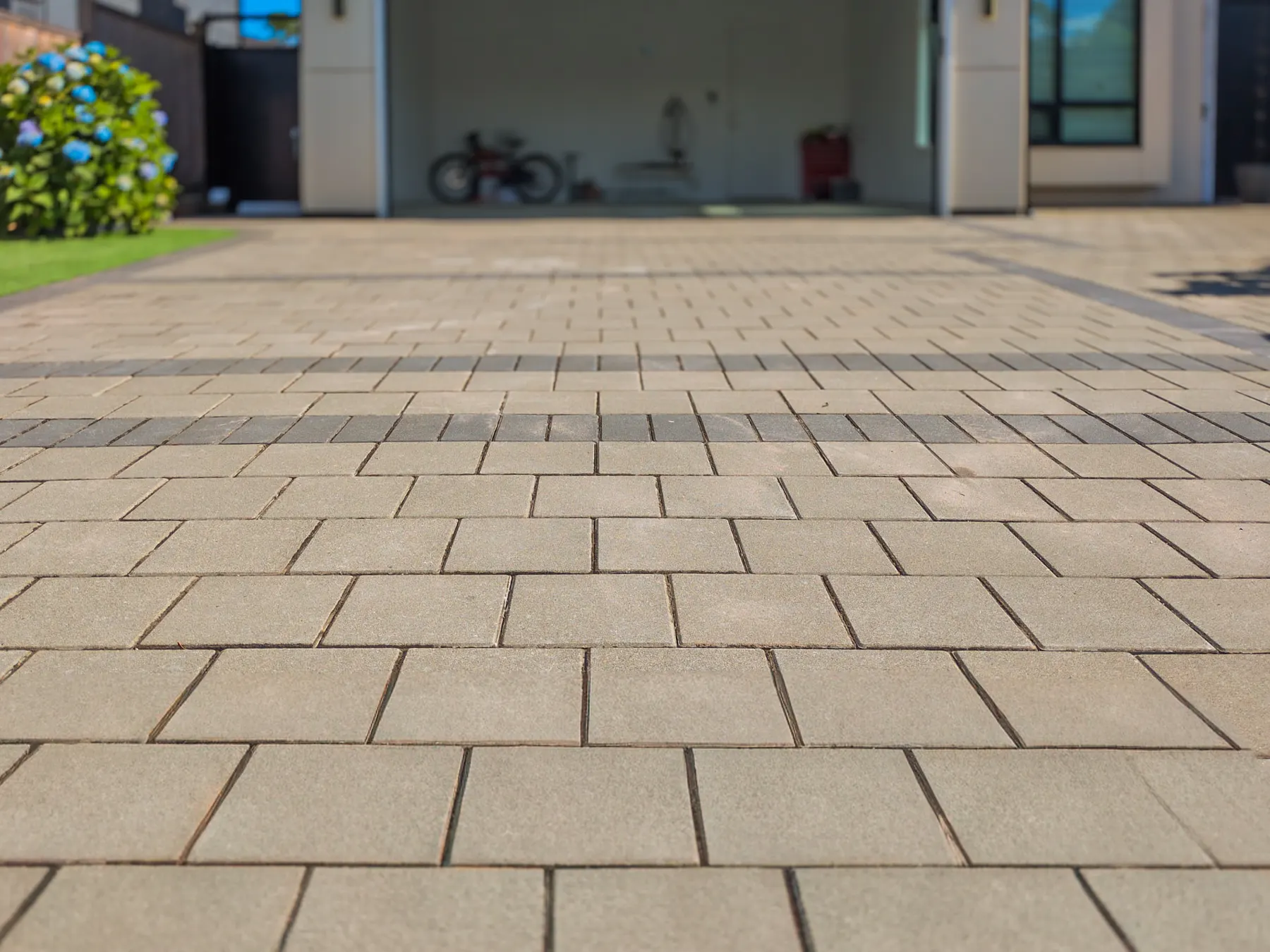 Newstone Double Standard driveway with charcoal soldier course